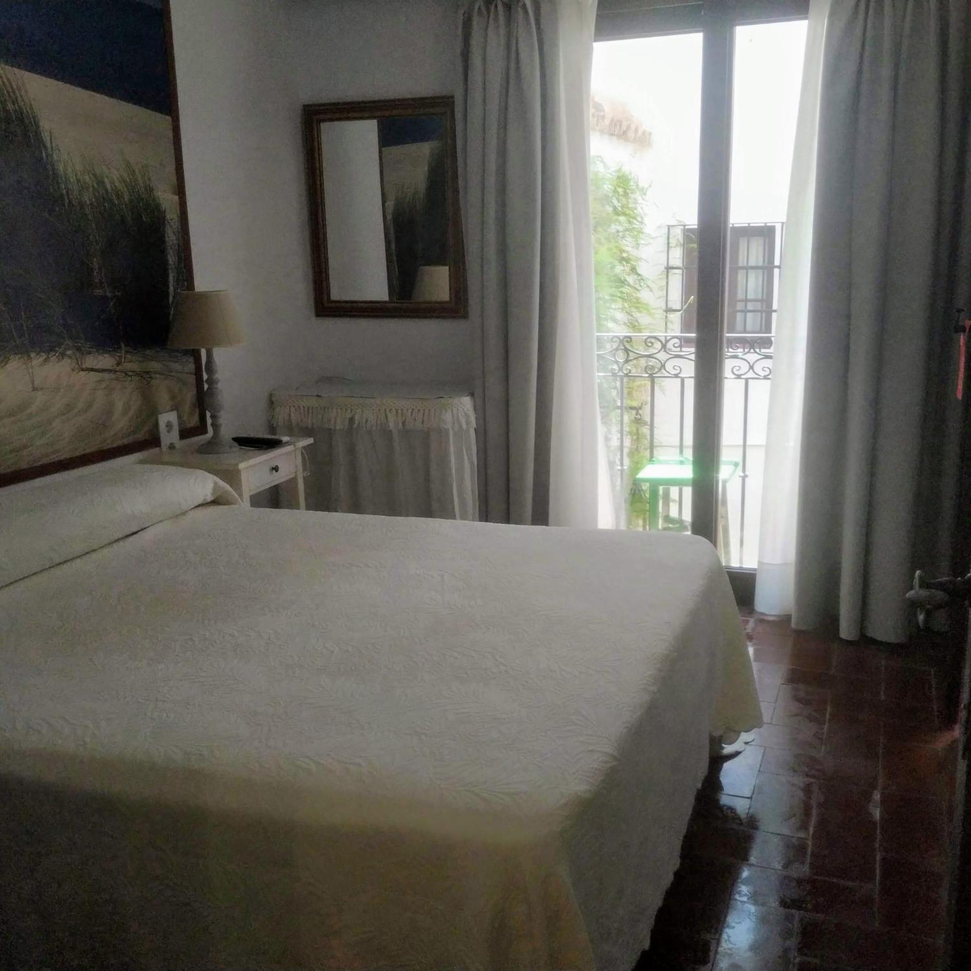 Hostal Gran Capitan Chipiona Exterior photo